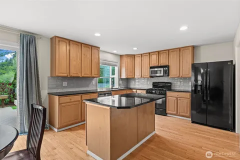 $999,000 | 23412 Southeast 260th Court, Maple Valley, WA 98038