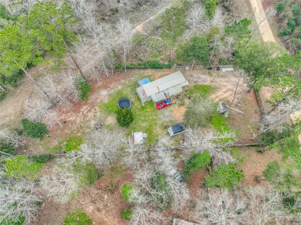 a view of yard with green space