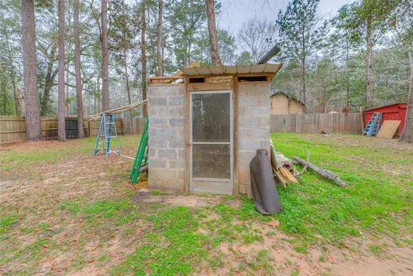 a view of a backyard with small cabin