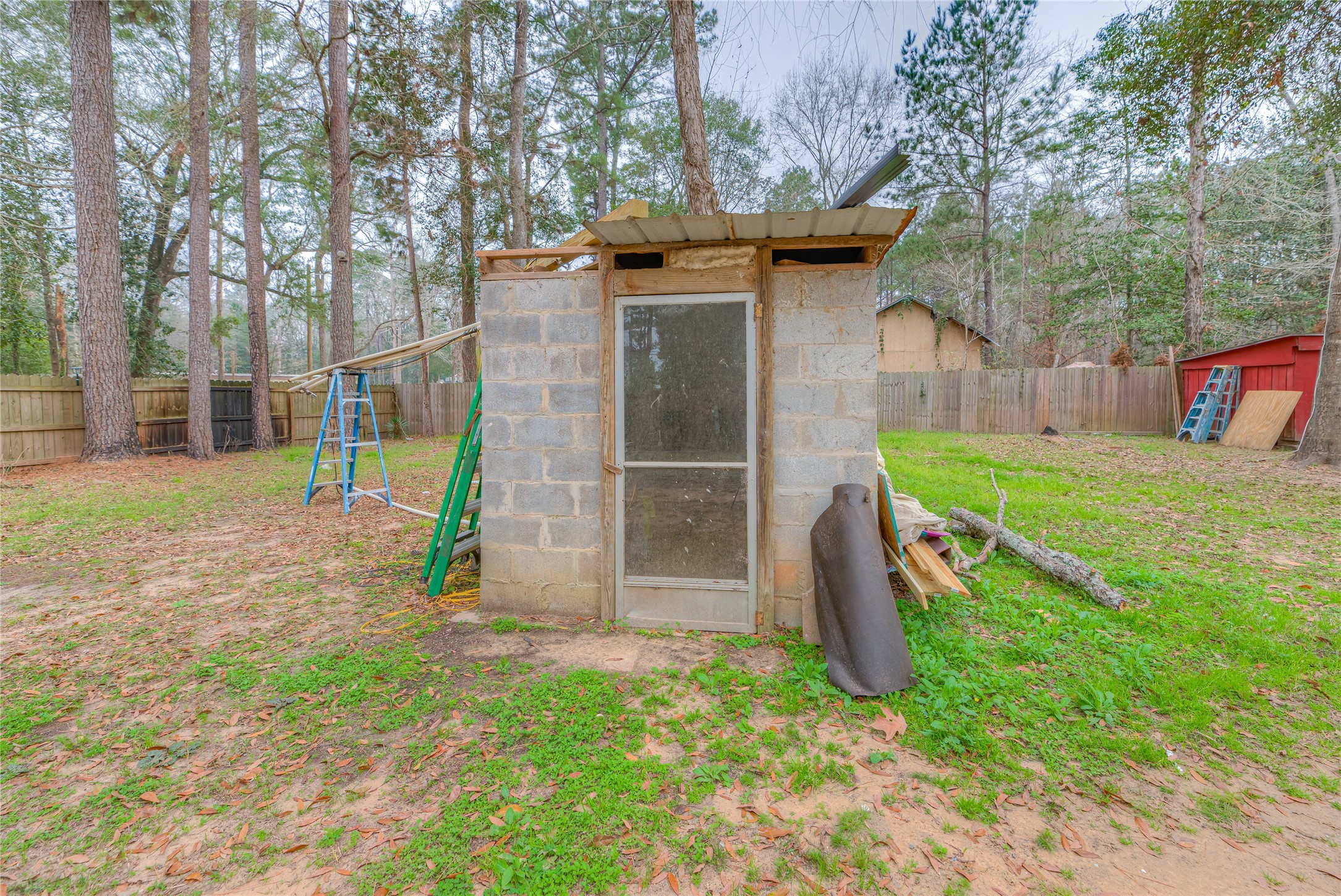713 Garrett Road Livingston, TX 77351 - Photo 23 of 40 WELL HOUSE