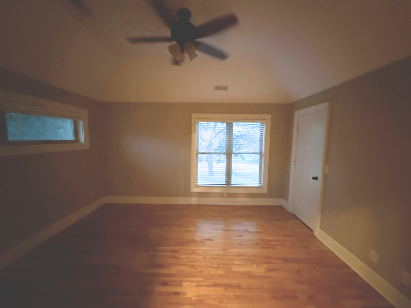 42W546 Highway 64 St. Charles, IL 60175 - Photo 18 of 18 an empty room with wooden floor and windows