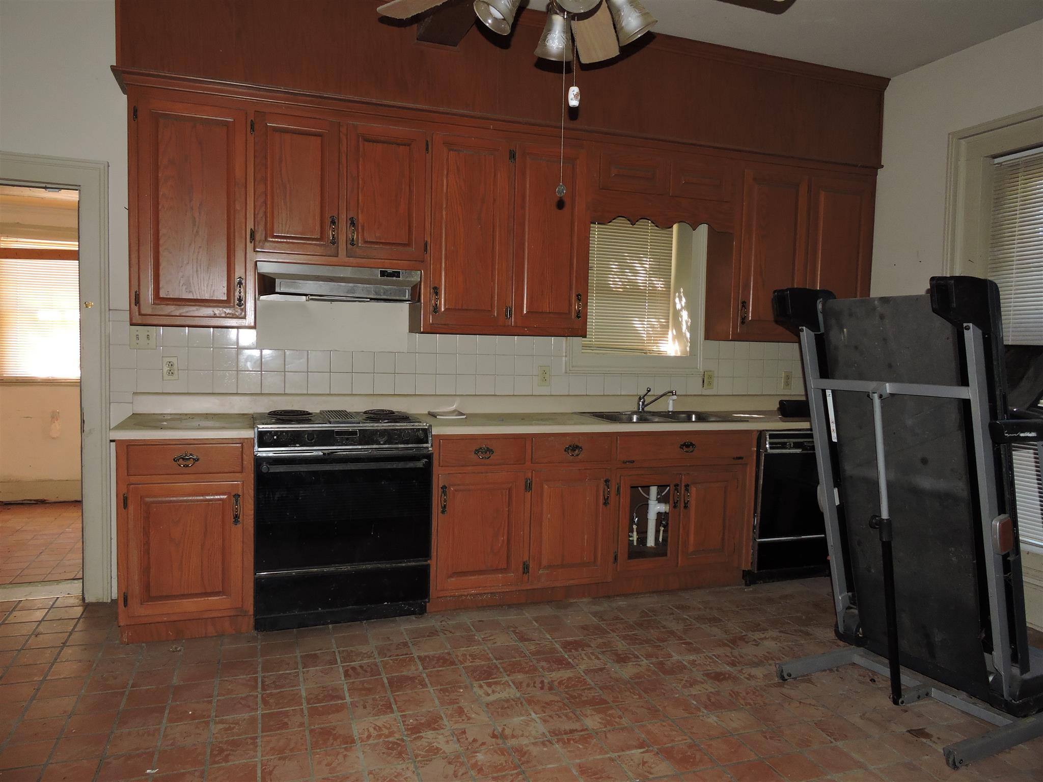 210 South High Street Winchester, TN 37398 - Photo 5 of 7 a kitchen with stainless steel appliances granite countertop a stove a refrigerator and a sink