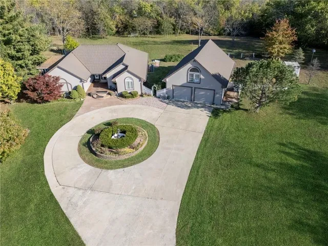 $1,050,000 | 9401 South Buckner Tarsney Road, Oak Grove, MO 64075