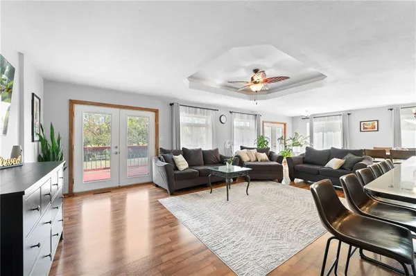 $1,050,000 | 9401 South Buckner Tarsney Road, Oak Grove, MO 64075
