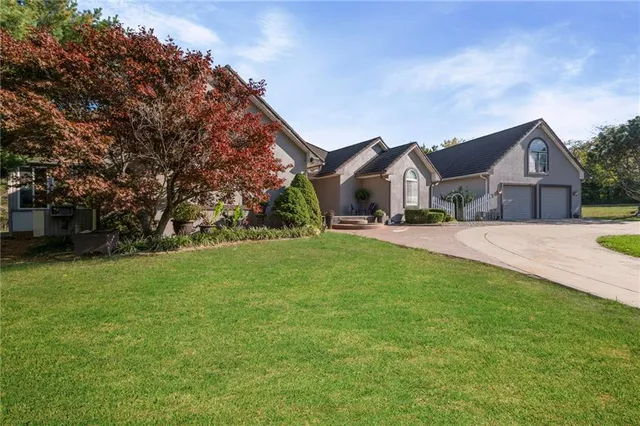 $1,050,000 | 9401 South Buckner Tarsney Road, Oak Grove, MO 64075