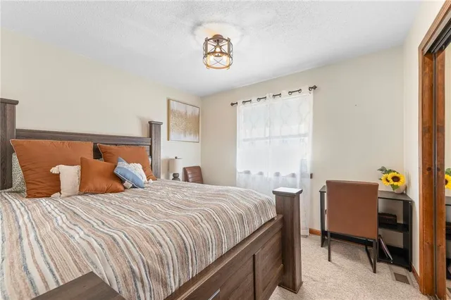 $1,050,000 | 9401 South Buckner Tarsney Road, Oak Grove, MO 64075