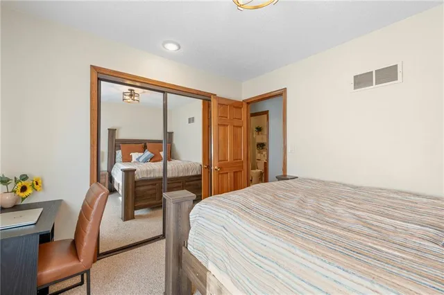 $1,050,000 | 9401 South Buckner Tarsney Road, Oak Grove, MO 64075