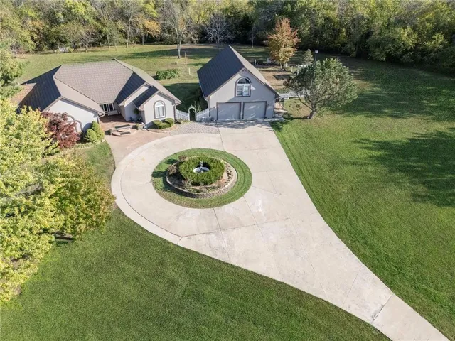 $1,050,000 | 9401 South Buckner Tarsney Road, Oak Grove, MO 64075