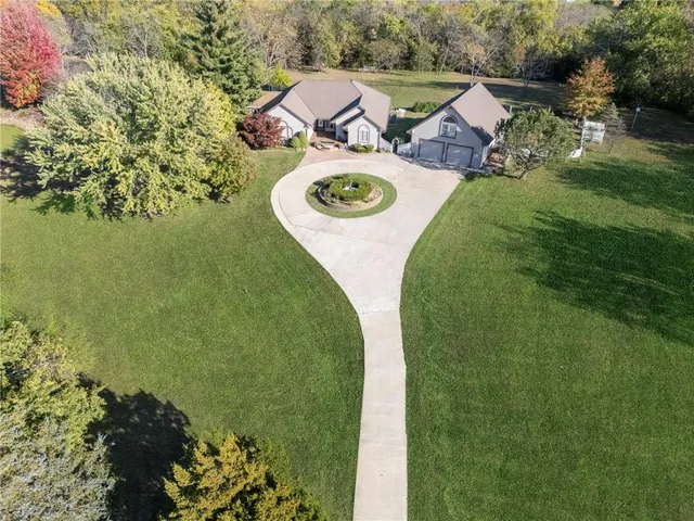 $1,050,000 | 9401 South Buckner Tarsney Road, Oak Grove, MO 64075