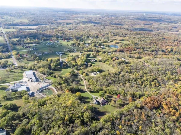 $1,050,000 | 9401 South Buckner Tarsney Road, Oak Grove, MO 64075