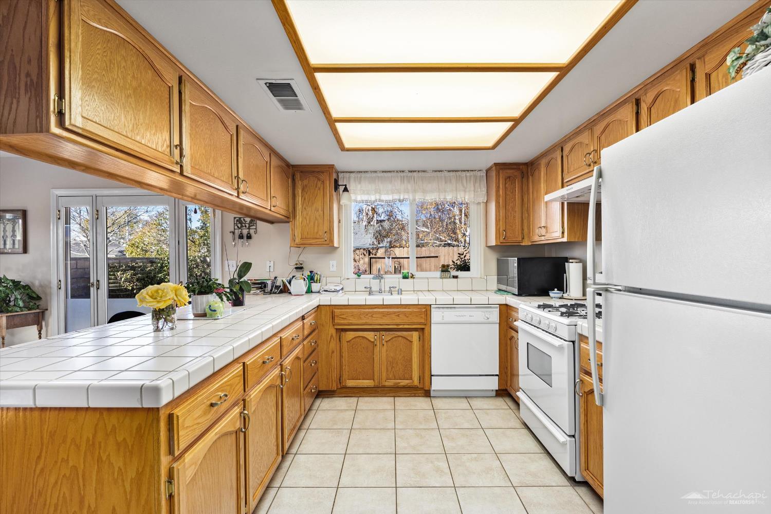 321 Apple Way Tehachapi, CA 93561 - Photo 19 of 40 Gallery Image 19