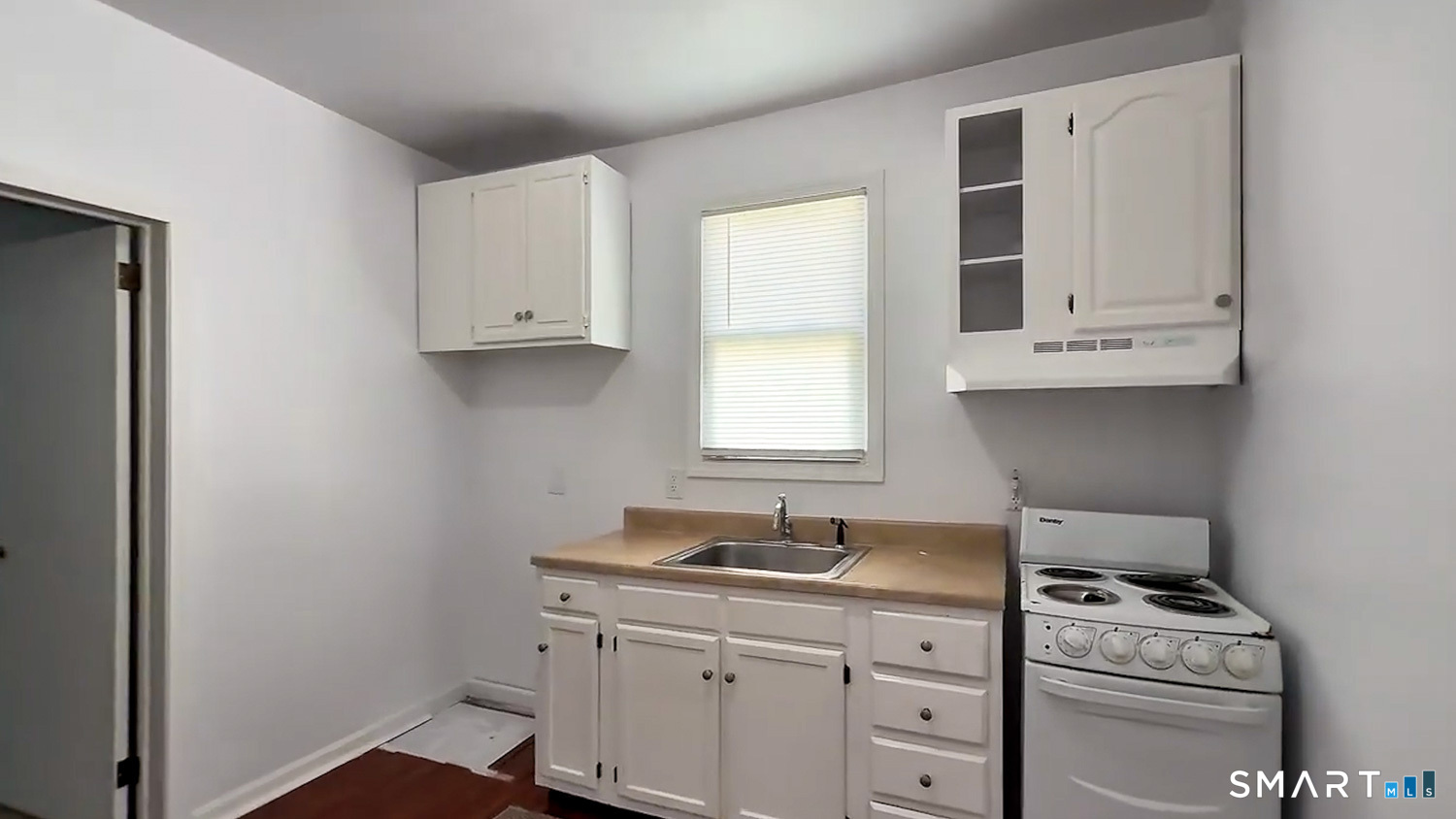 385 Putnam Pike Killingly, CT 06241 - Photo 6 of 36