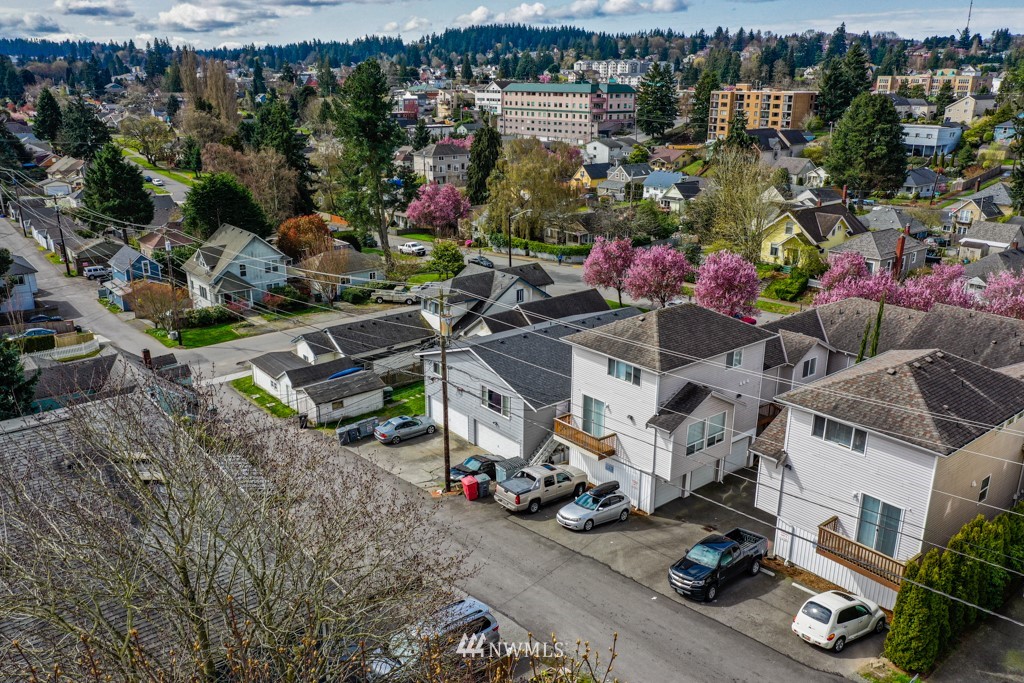 3325 Rockefeller Avenue Everett, WA 98201 - Photo 27 of 32 an aerial view of a houses with yard