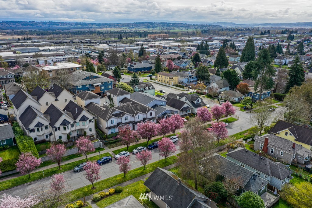3325 Rockefeller Avenue Everett, WA 98201 - Photo 30 of 32 an aerial view of multiple house