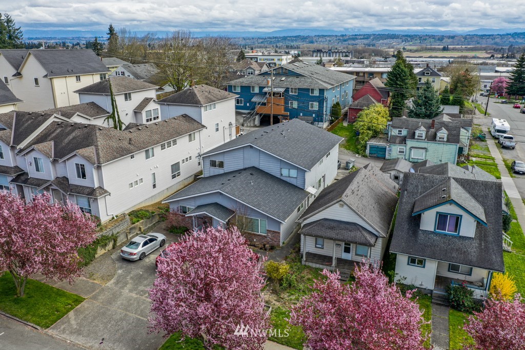 3325 Rockefeller Avenue Everett, WA 98201 - Photo 3 of 32 an aerial view of multiple house
