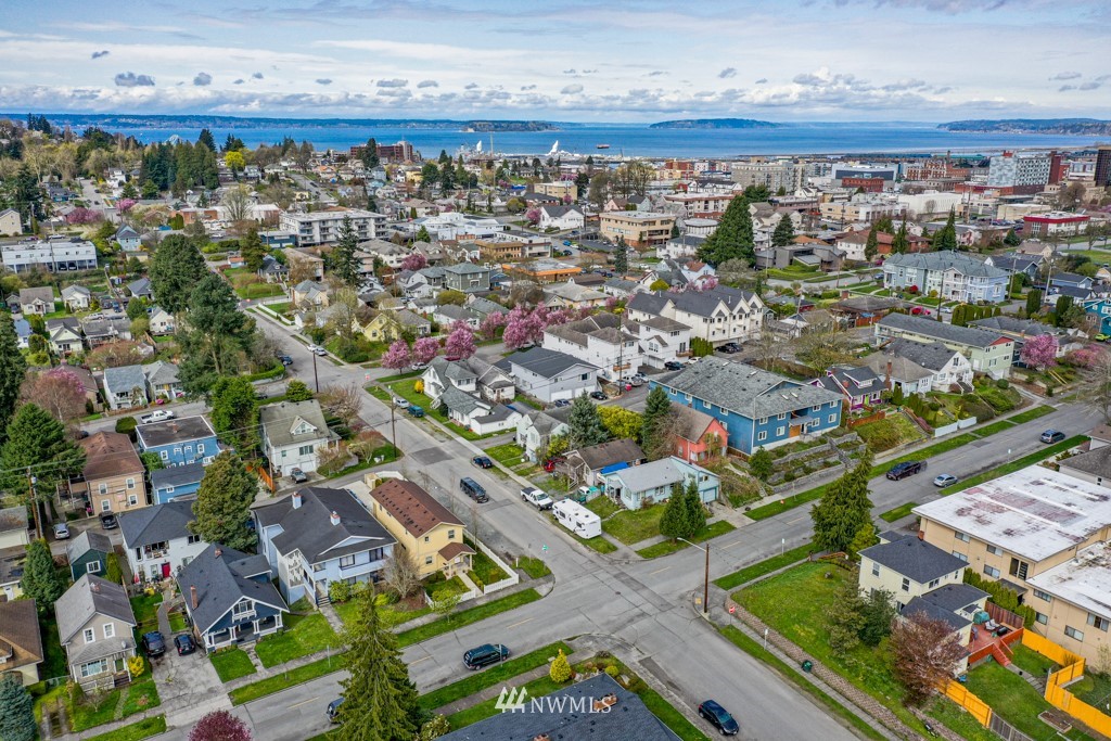 3325 Rockefeller Avenue Everett, WA 98201 - Photo 31 of 32 an aerial view of multiple house