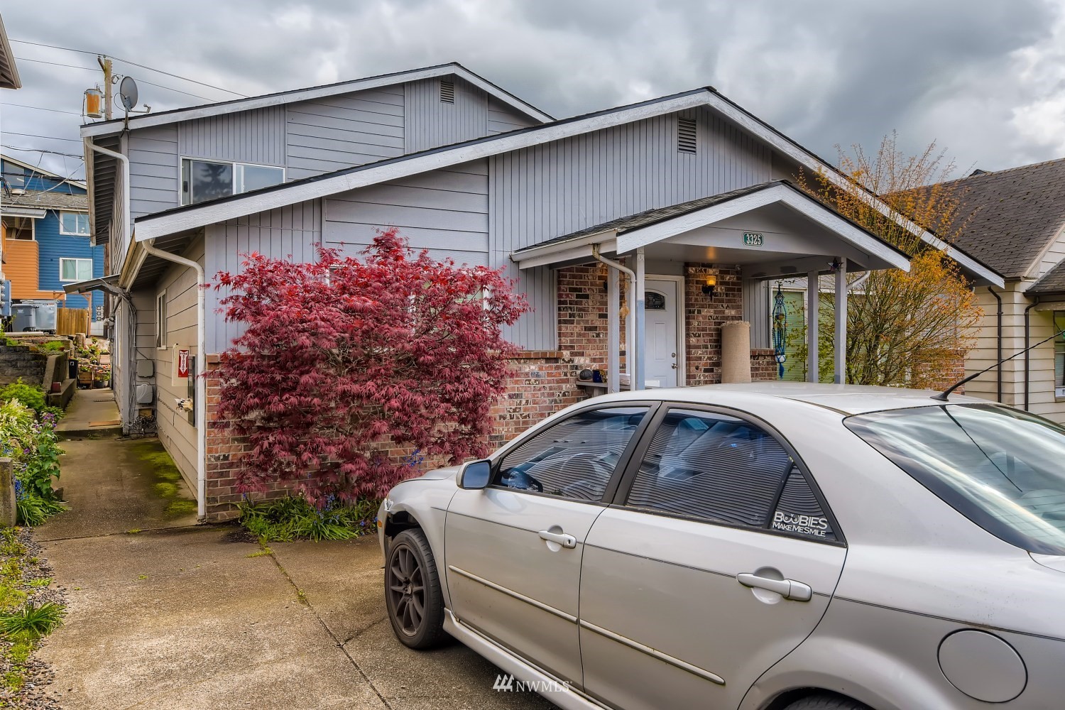 3325 Rockefeller Avenue Everett, WA 98201 - Photo 7 of 32 a view of a house with a car parked in front of it