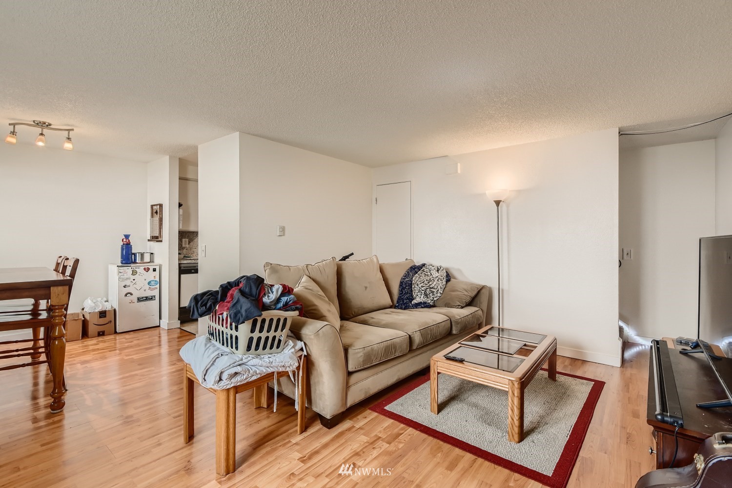 3325 Rockefeller Avenue Everett, WA 98201 - Photo 9 of 32 a living room with furniture and a flat screen tv