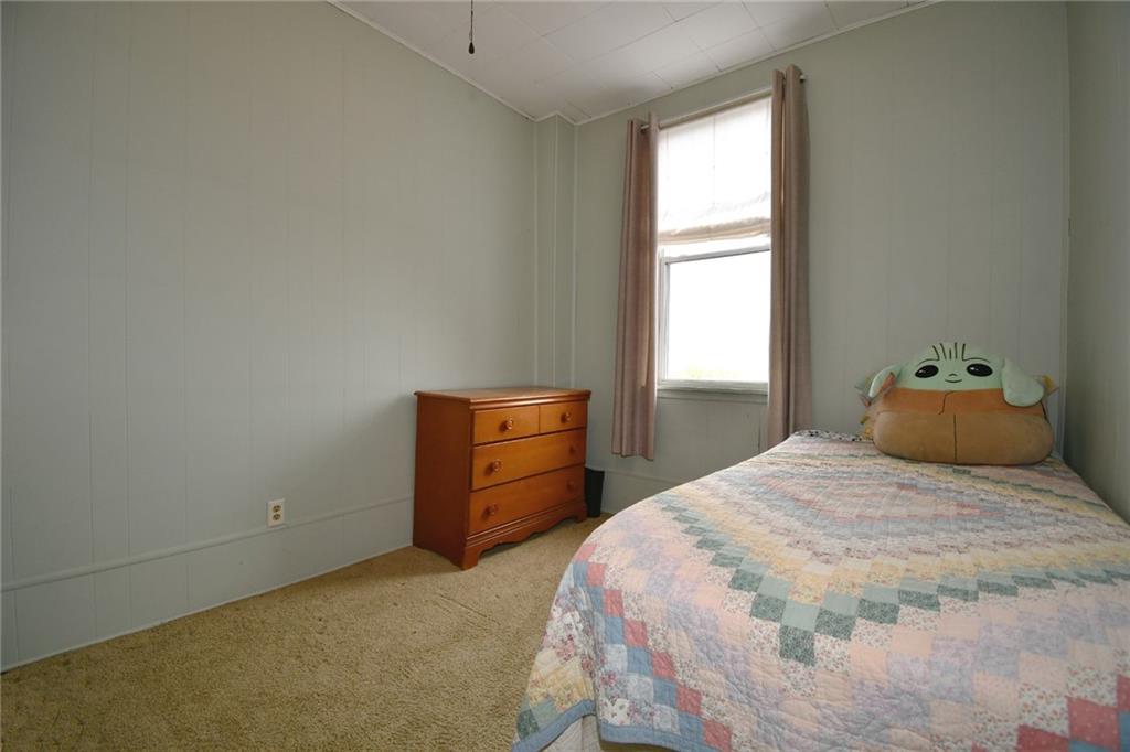 3413 Ridgway Street Pittsburgh, PA 15213 - Photo 14 of 30 Captive bedroom off the second bedroom.