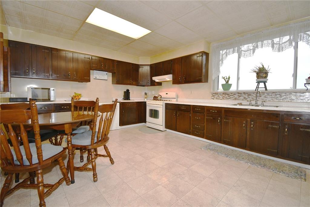 3413 Ridgway Street Pittsburgh, PA 15213 - Photo 6 of 30 Huge Eat-In-Kitchen