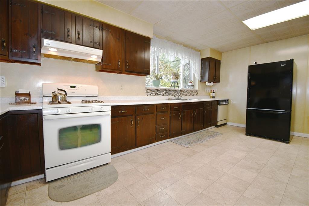 3413 Ridgway Street Pittsburgh, PA 15213 - Photo 8 of 30 Gast stove and refrigerator remain