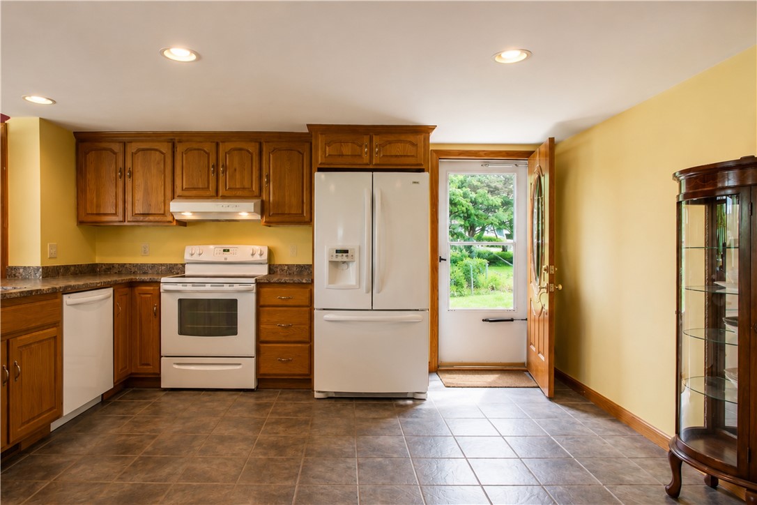 151 Conanicus Road Narragansett, RI 02882 - Photo 12 of 20 *Personal property digitally removed