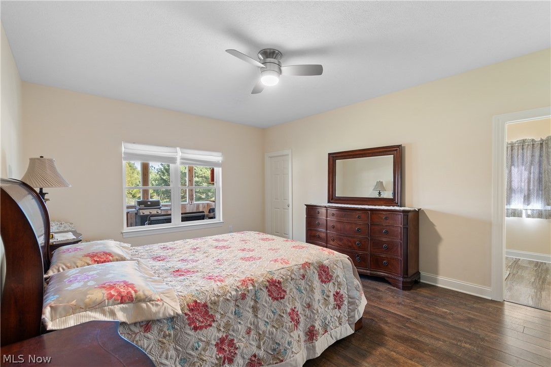 535 East Caston Road Green, OH 44685 - Photo 18 of 44 primary bedroom with 9 foot ceiling and ensuite and 36 inch wide doorway
