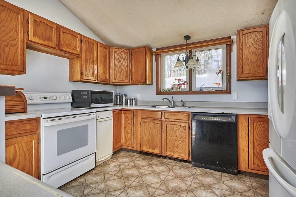 42 Harlow Clark Road Huntington, MA 01050 - Photo 9 of 42 Gallery Image 9