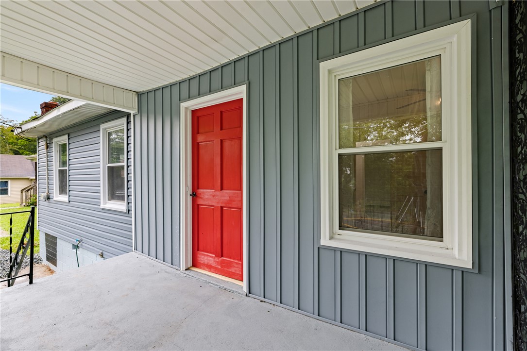 905 East South 2nd Street Seneca, SC 29678 - Photo 2 of 27