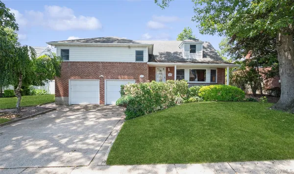 $838,000 | 485 Gifford Avenue, Oceanside, NY 11572