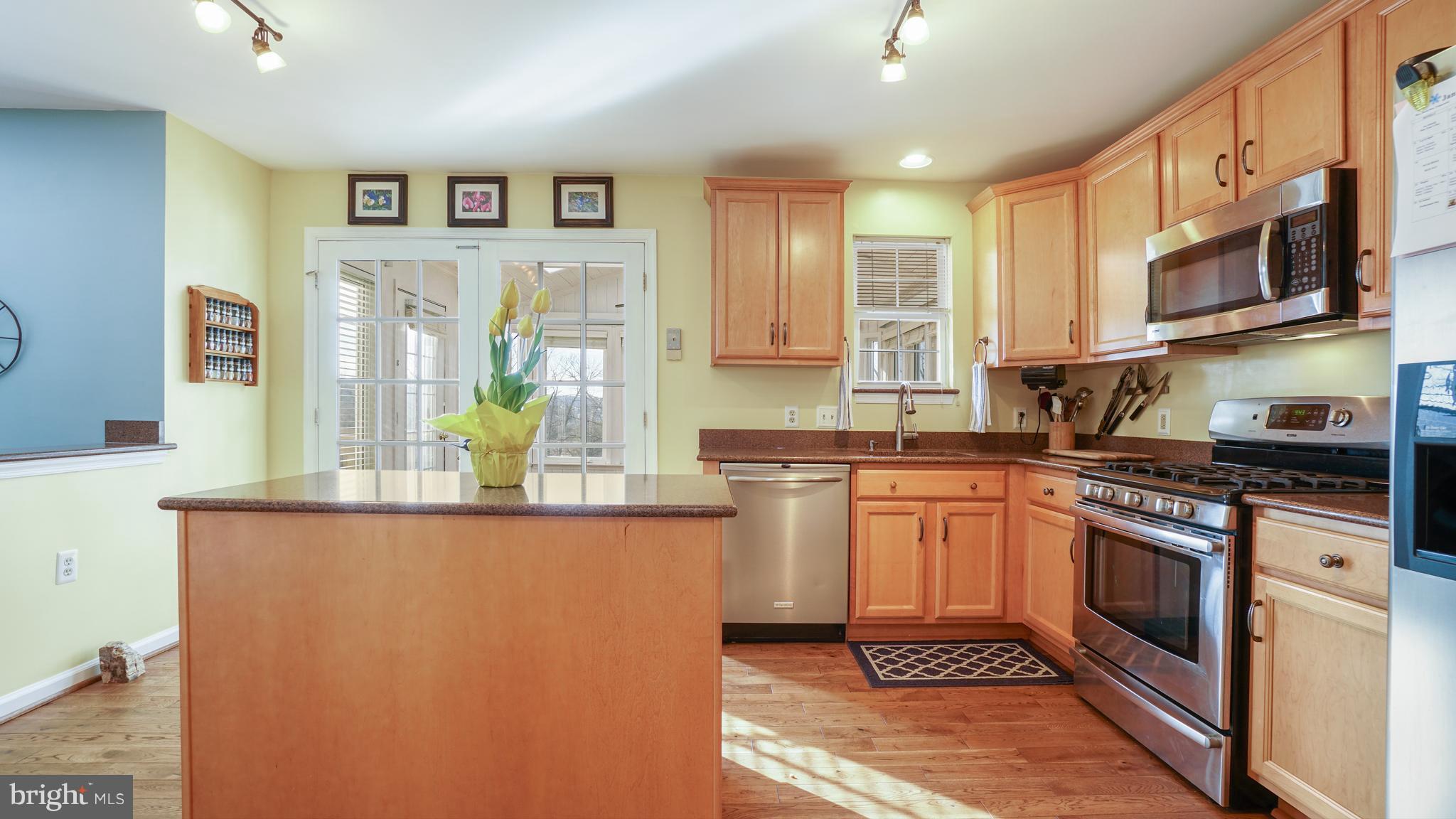 949 Firestone Road Westminster, MD 21158 - Photo 6 of 30 Island, Hardwoods, SS Appliances