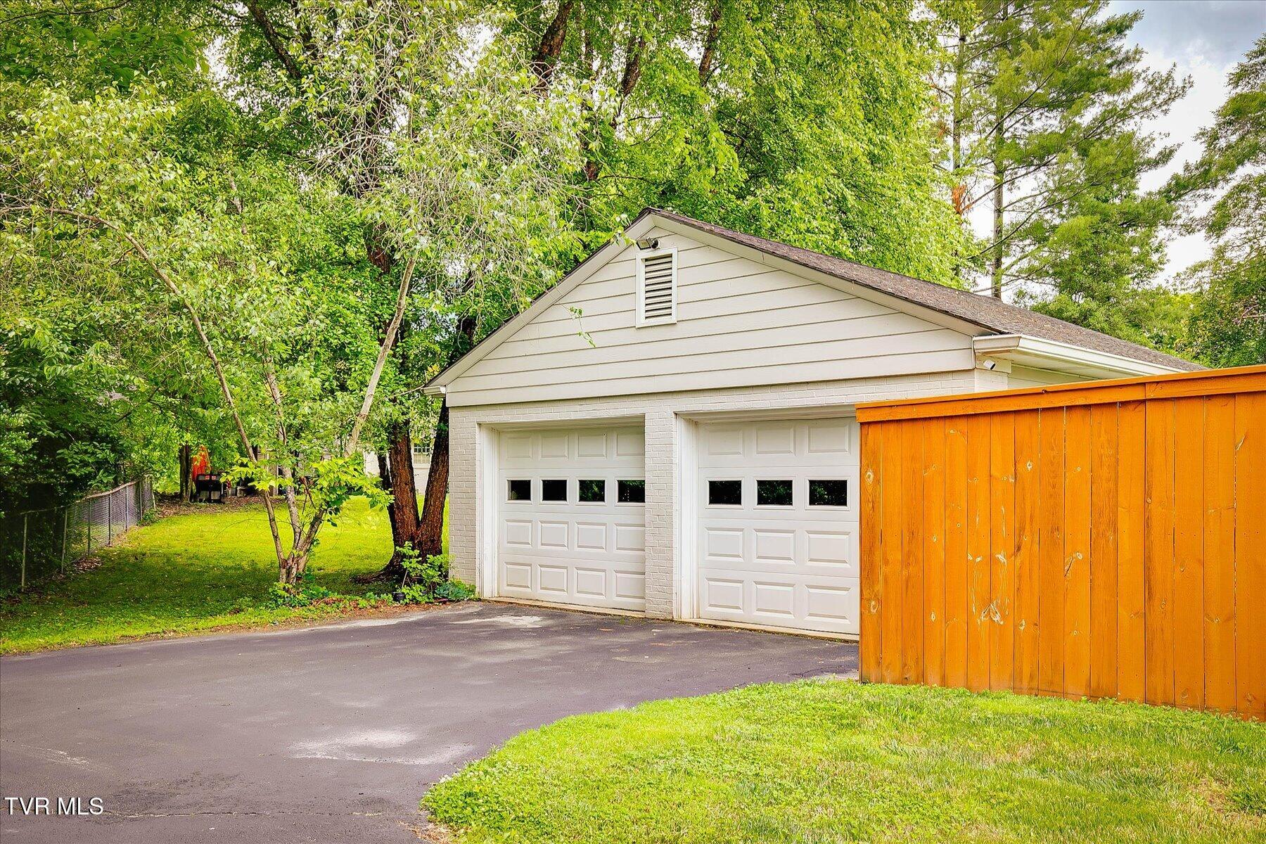 2013 Canterbury Road Kingsport, TN 37660 - Photo 39 of 49 39-2013 Canterbury Rd-39