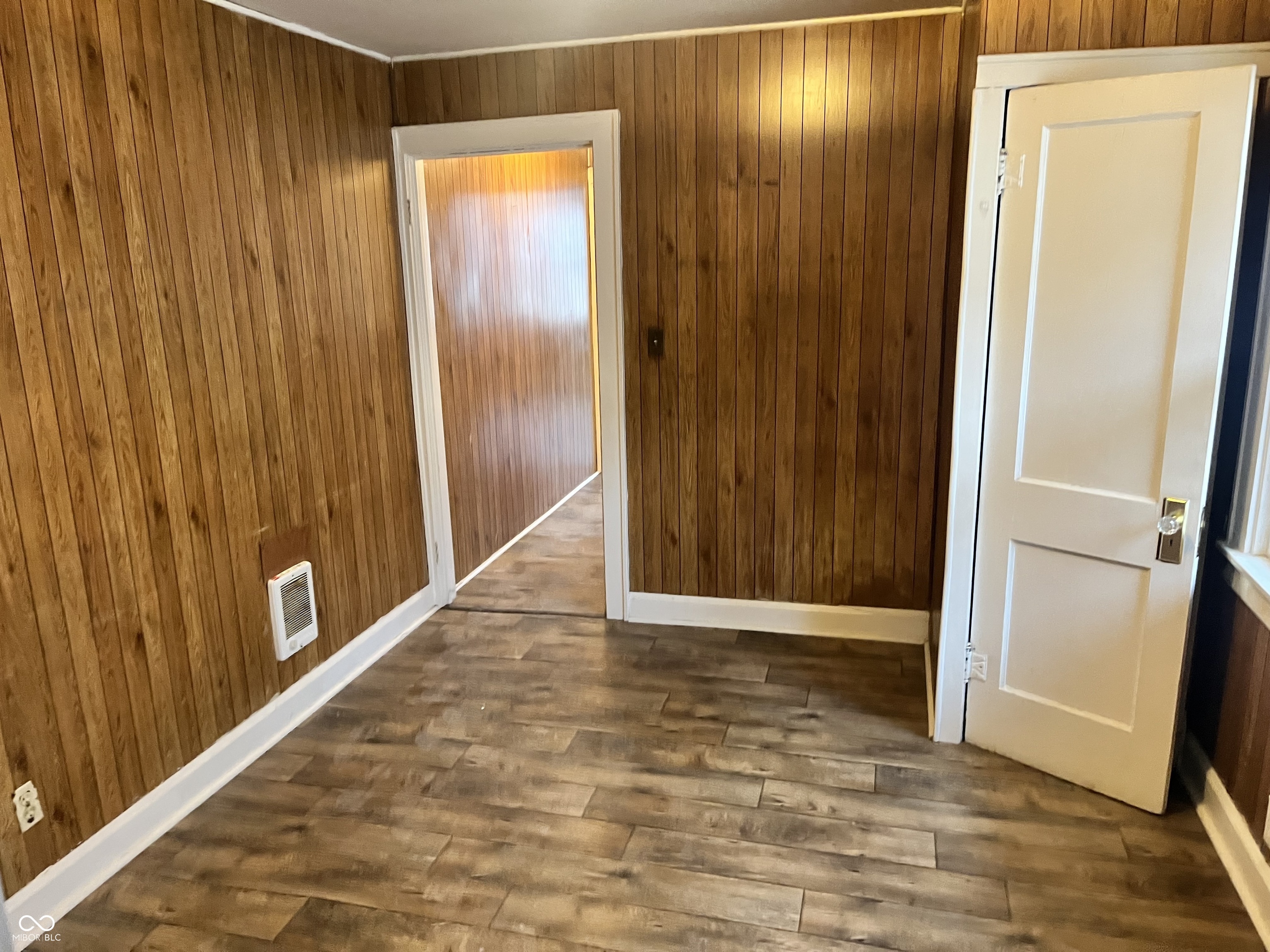 2030 Broadway Street Anderson, IN 46012 - Photo 2 of 13