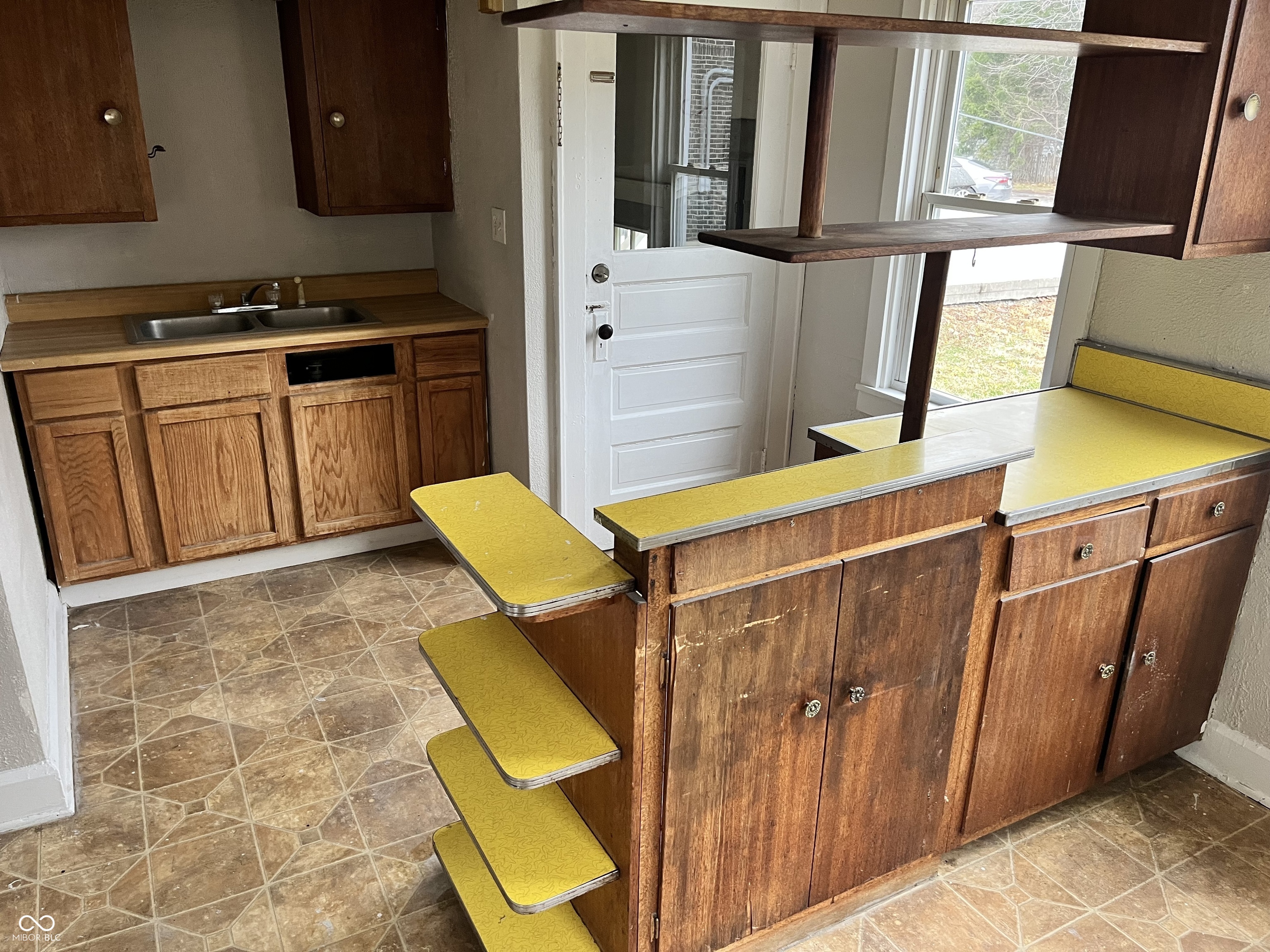 2030 Broadway Street Anderson, IN 46012 - Photo 8 of 13