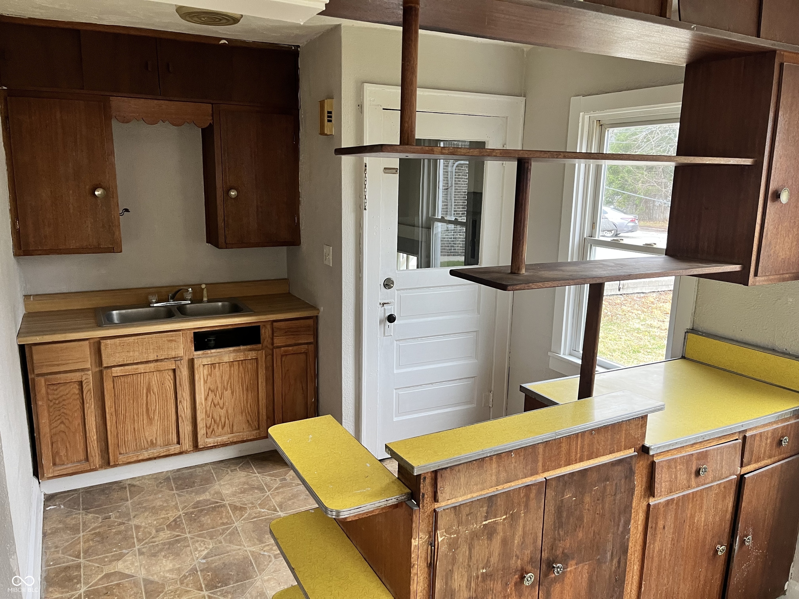 2030 Broadway Street Anderson, IN 46012 - Photo 9 of 13