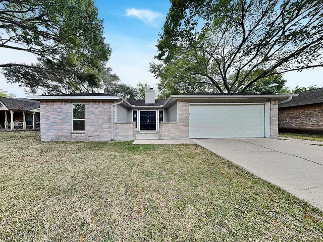 $1,830 | 743 South Iowa Avenue, League City, TX 77573