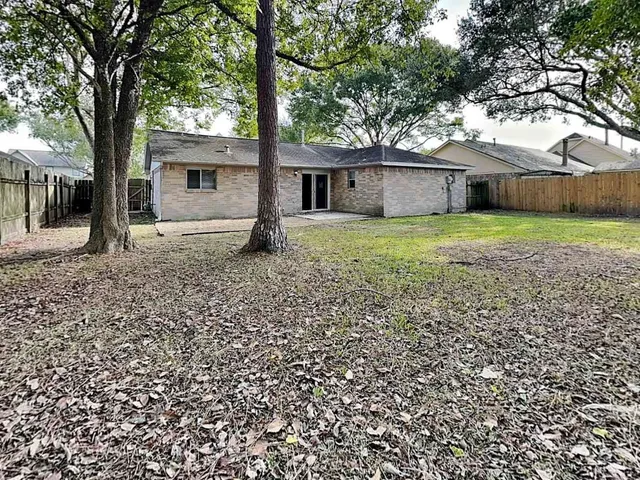 $1,830 | 743 South Iowa Avenue, League City, TX 77573