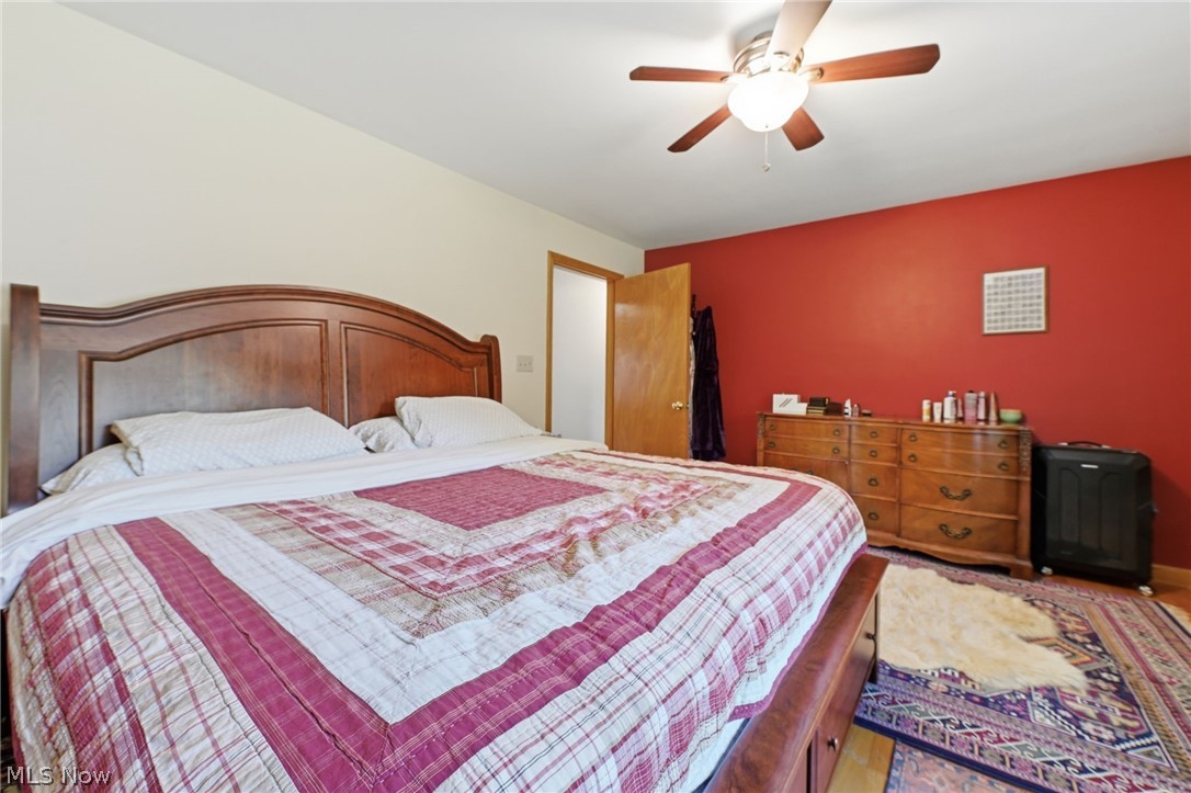 1499 Morris Road Kent, OH 44240 - Photo 5 of 41 Spacious room featuring a ceiling fan with integrated lighting, wood-finish flooring, and a solid-core door