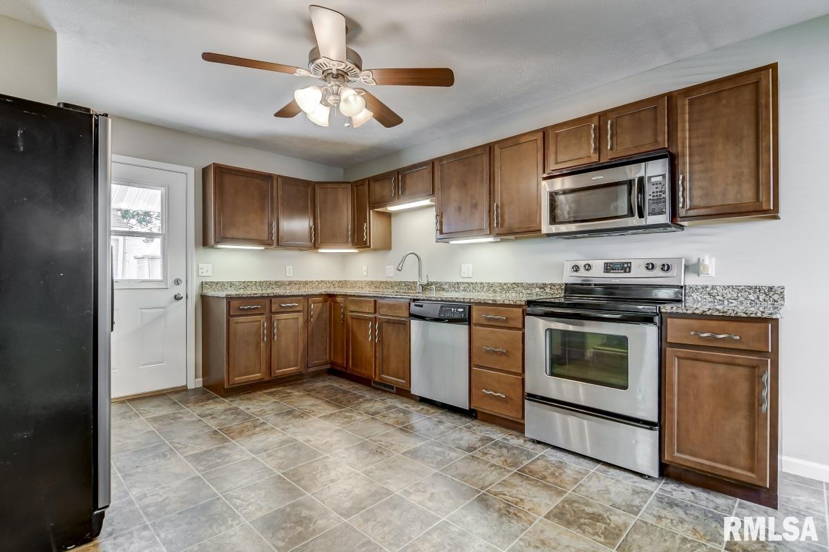 3325 Rita Avenue Springfield, IL 62703 - Photo 8 of 32
