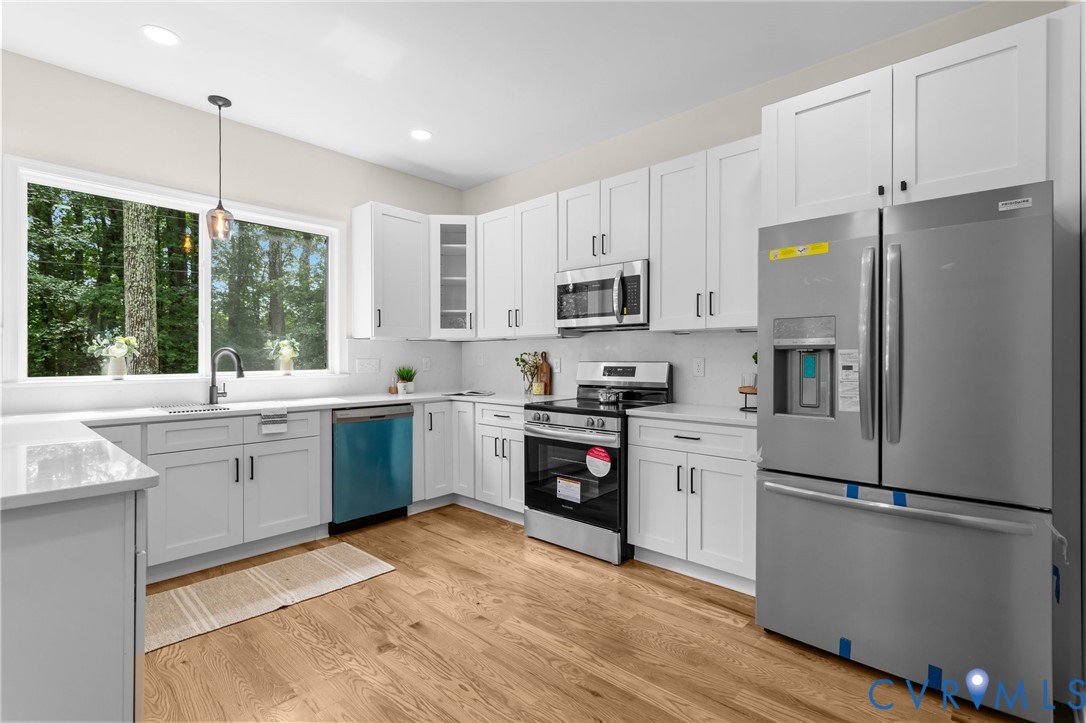1218 Old Hundred Road Midlothian, VA 23114 - Photo 17 of 37 Kitchen featuring stainless steel appliances, deco