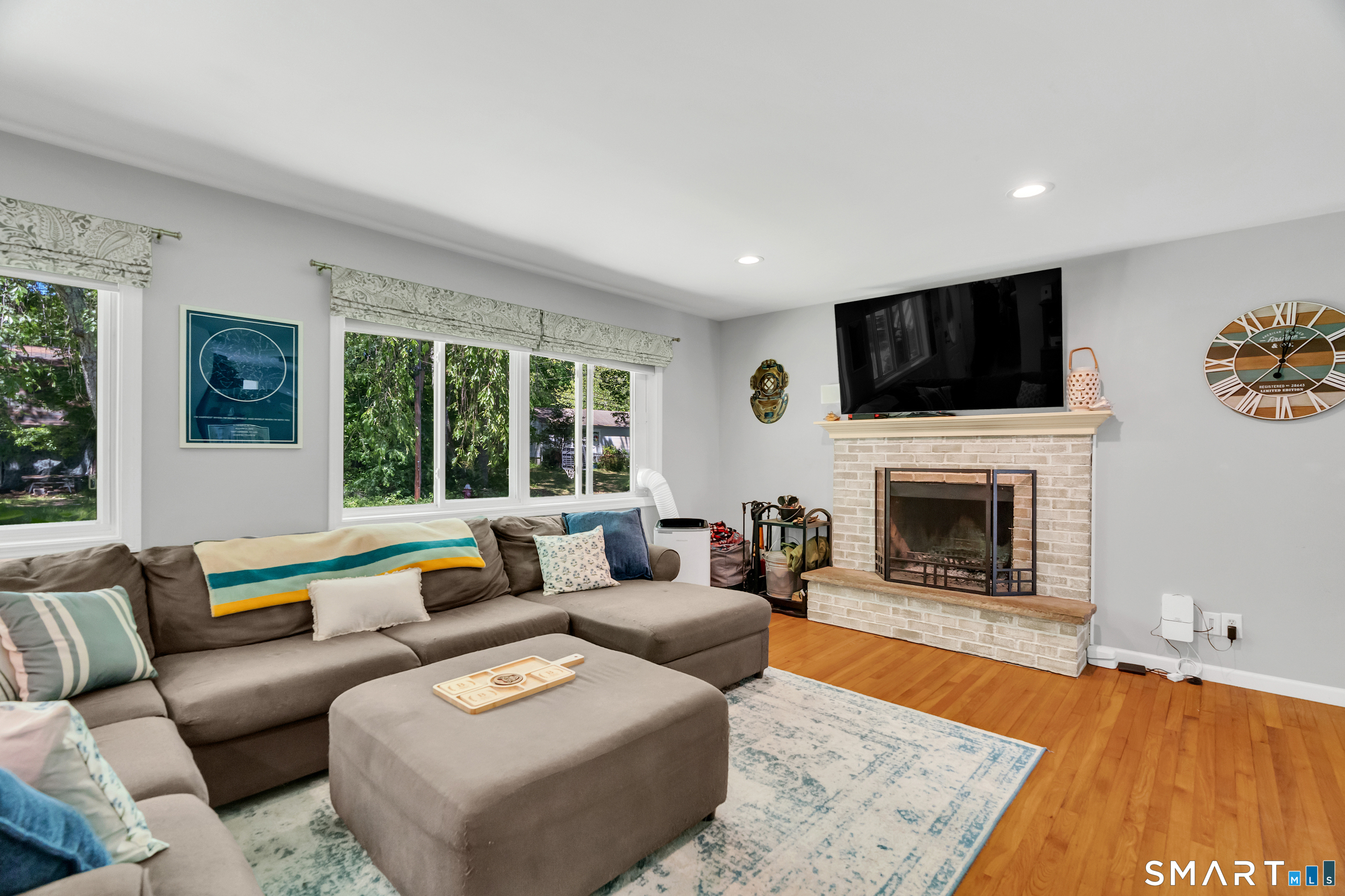 13 Foxcroft Road East Lyme, CT 06357 - Photo 2 of 36