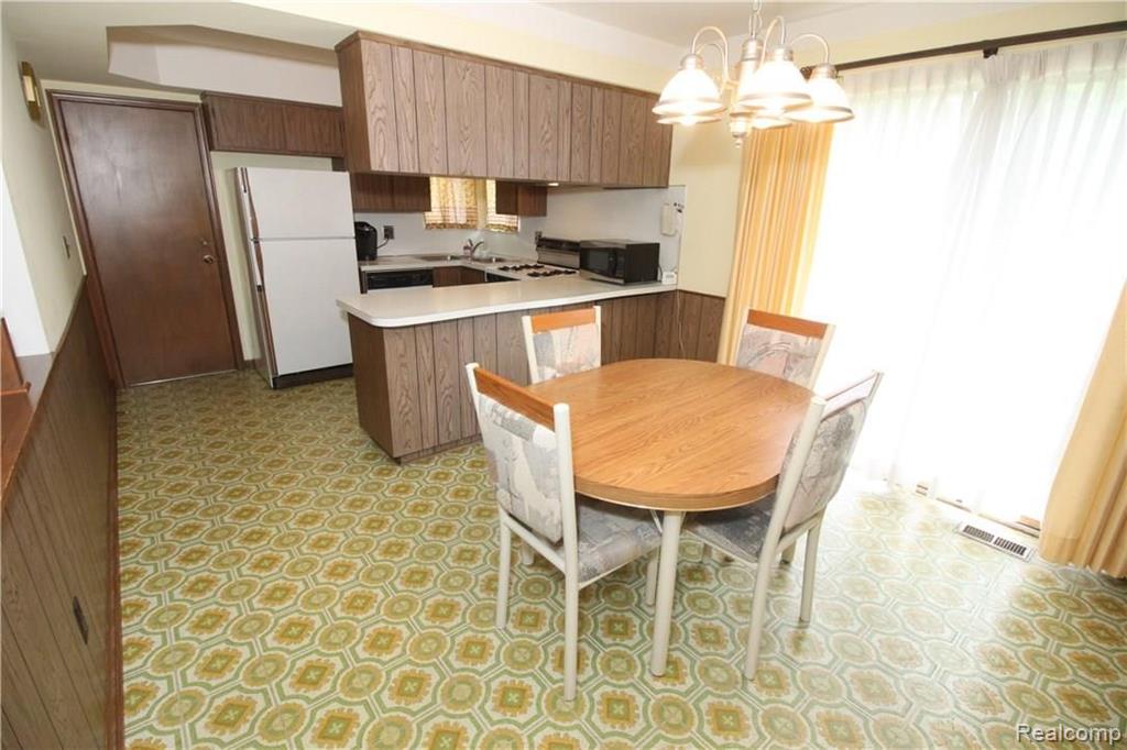 25250 Alex Street Center Line, MI 48015 - Photo 18 of 26