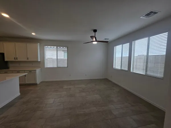 $2,495 | 548 West Fremont Pass, Apache Junction, AZ 85120