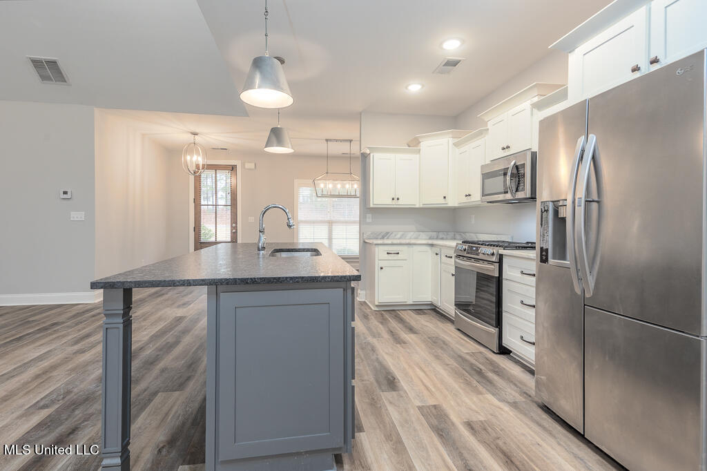 2024 Laughter Road Nesbit, MS 38651 - Photo 11 of 24 laughter rd side view of kitchen and isl