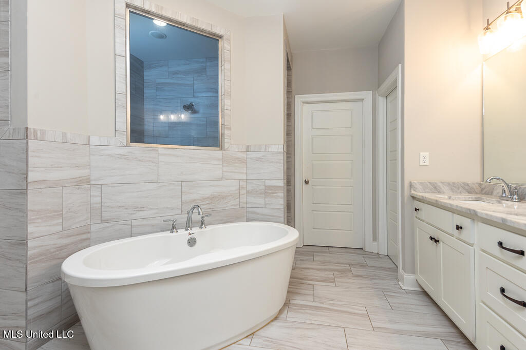 2024 Laughter Road Nesbit, MS 38651 - Photo 17 of 24 laughter rd primary bath