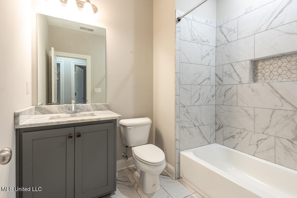 2024 Laughter Road Nesbit, MS 38651 - Photo 20 of 24 2nd down bath