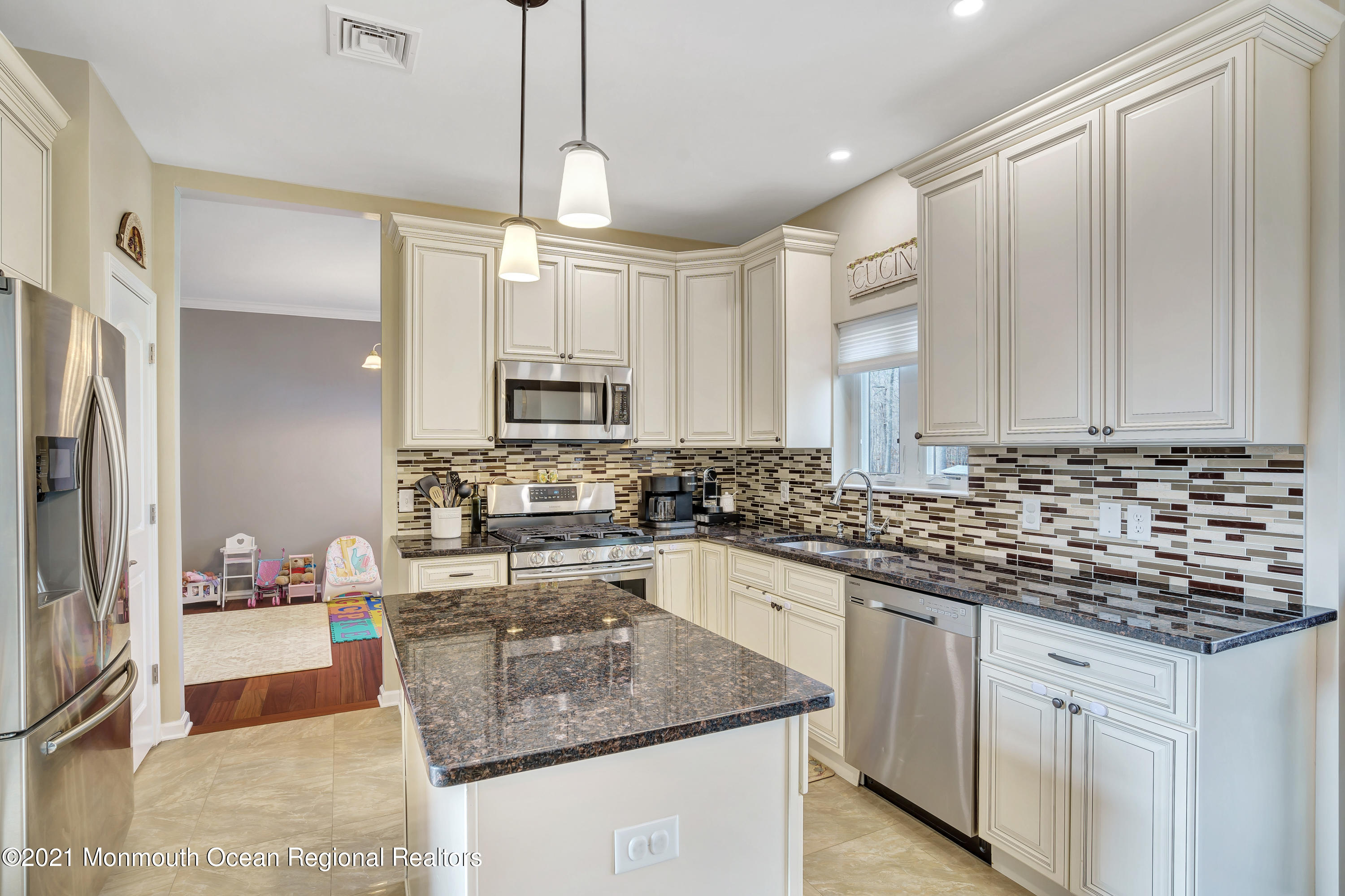 37 Brown Road Morganville, NJ 07751 - Photo 5 of 28 038_dsc01451