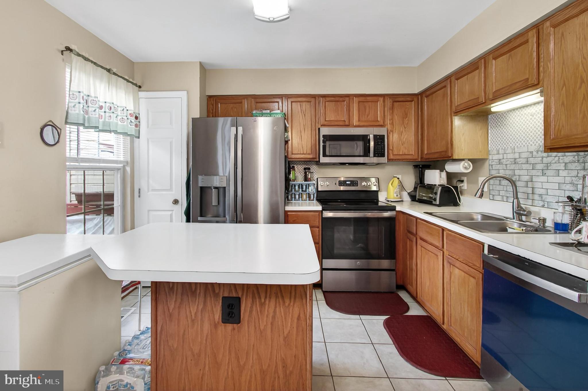 8602 Walcott Court Manassas, VA 20111 - Photo 15 of 53 a kitchen with stainless steel appliances a stove microwave and refrigerator