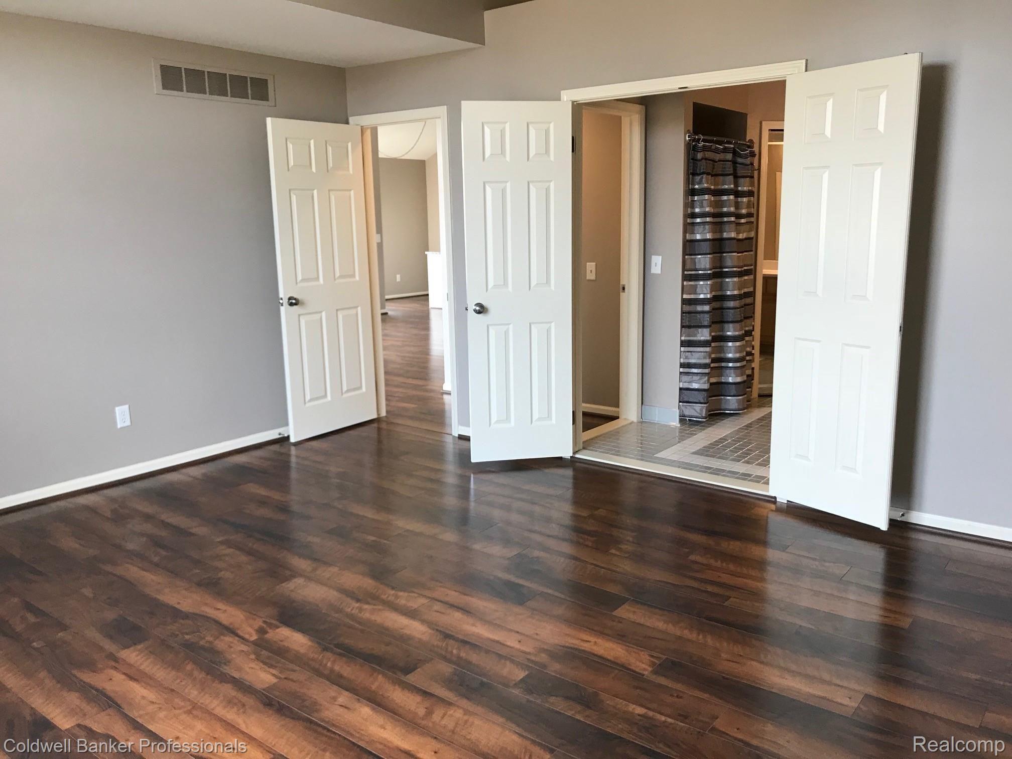 650 Summit Ridge Drive, Unit 22 Milford, MI 48381 - Photo 12 of 32 Master Bedroom