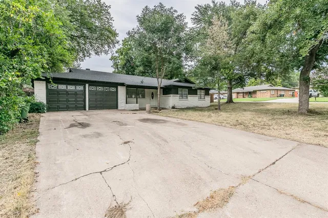 a backyard of a house with yard and tree